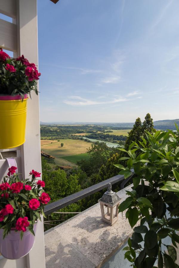 La Valle Del Tevere Bed and Breakfast Torrita Tiberina Exterior foto